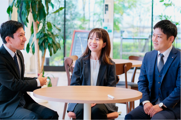 異部署の３人の写真