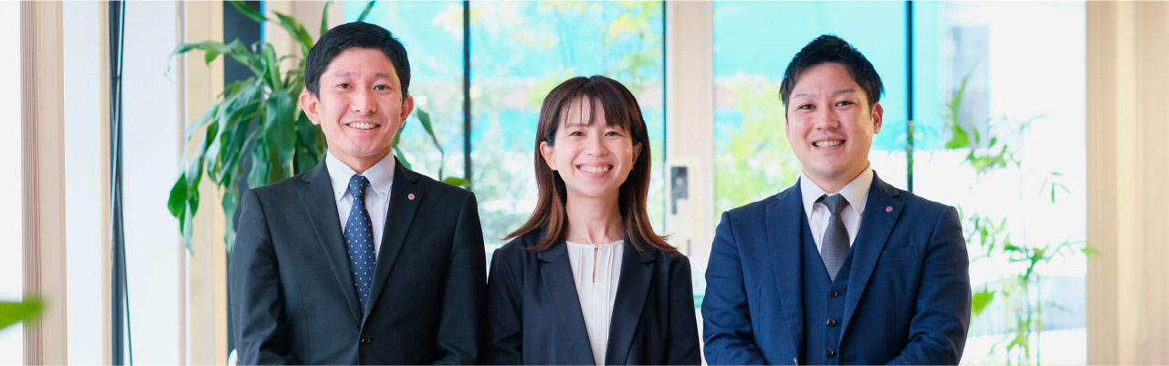 新人３人の写真